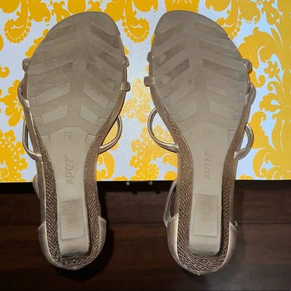 Gold metallic wedges with slip-proof soles - Picture 11 of 11